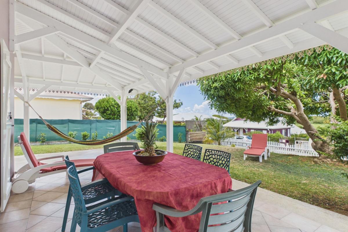 Location villa 3 chambres martinique - salle à manger dehors